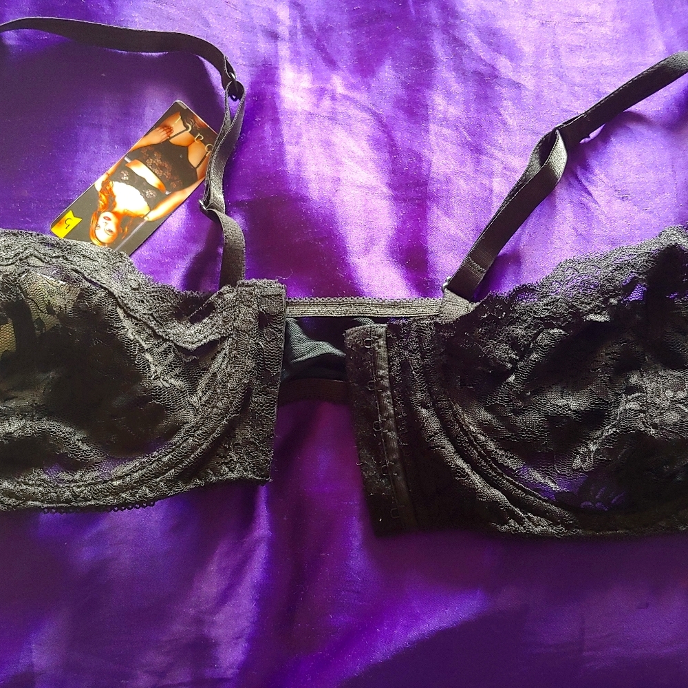 Black lace bra